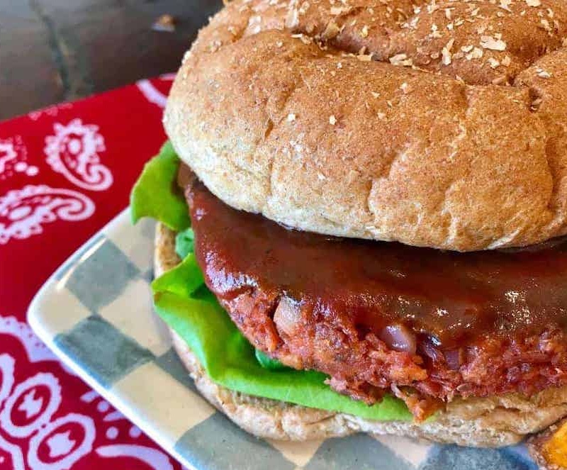 VegNews.beyondmeatloafburger Cropped